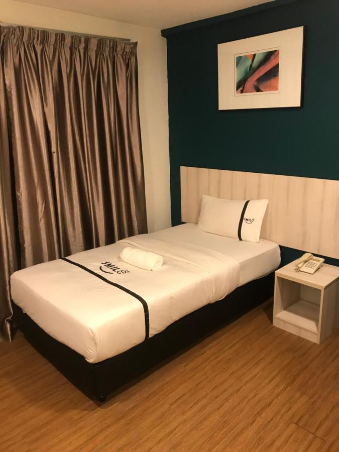 Smile Hotel Cheras Taman Segar Kuala Lumpur Buitenkant foto